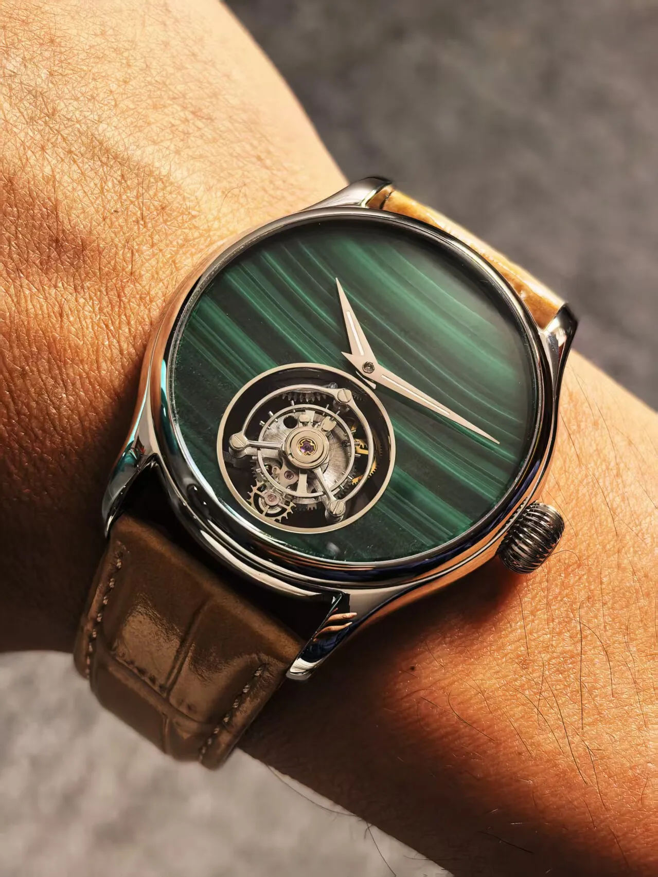Luxury Watch Offers - ข้อเสนอพิเศษ นาฬิกาข้อมือผู้ชายแฟชั่นหรูหราแบบกลไกไขลานด้วยมือ ขนาด 42 มม. ความถี่สูง