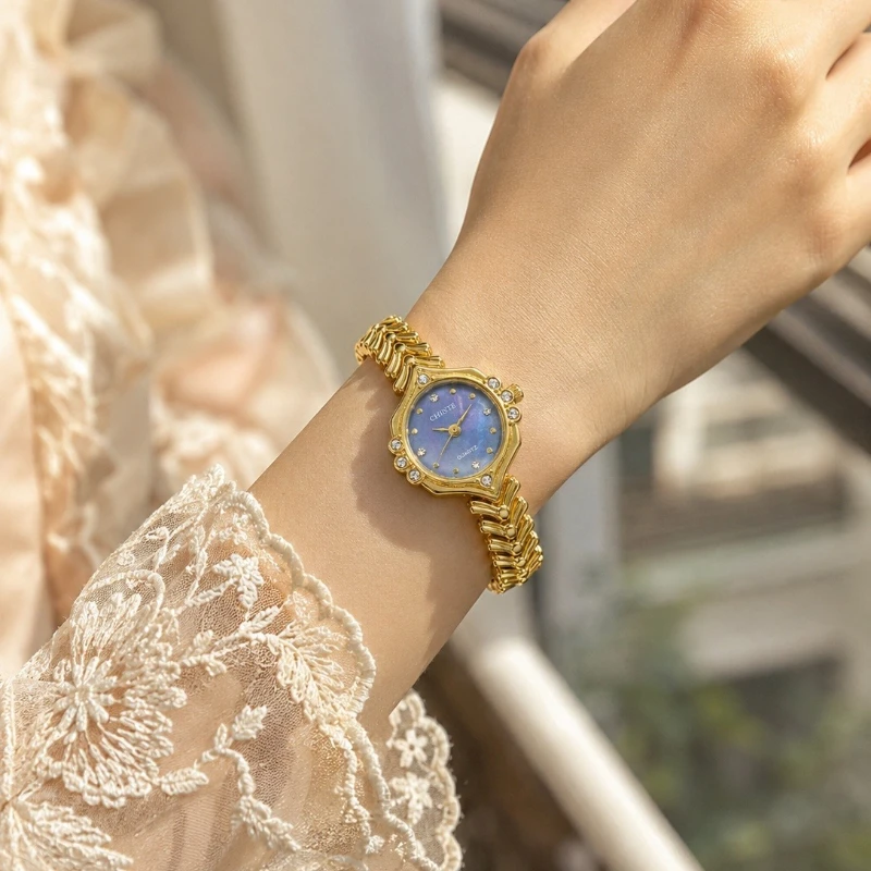 นาฬิกาข้อมือผู้หญิงสีทอง แบรนด - Luxury Watch Top 10 บทวิจารณ์และราคา