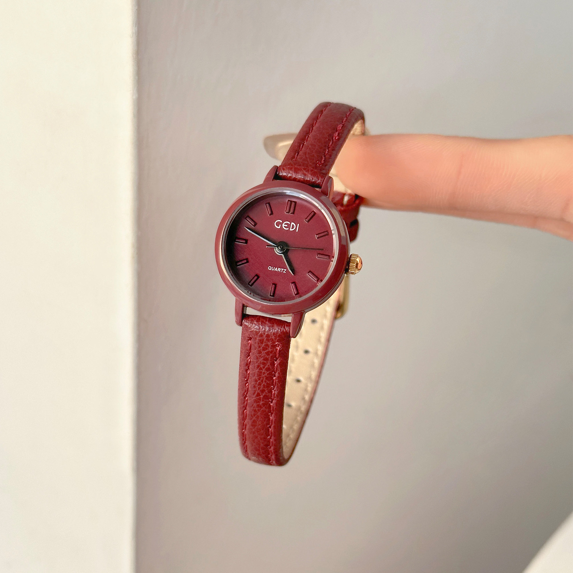 นาฬิกาซีรีส์สีแดงรุ่นใหม่ปี 20 - Luxury Watch Level บทวิจารณ์และราคา