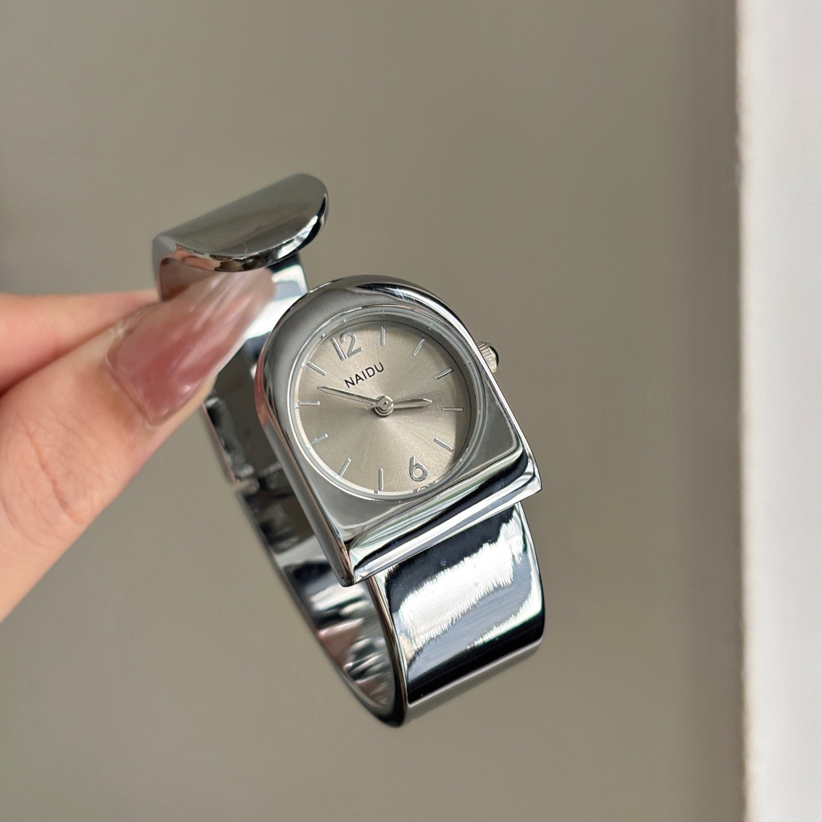 2026 ใหม่นาฬิกาสร้อยข้อมือทองค - Luxury Watch Level บทวิจารณ์และราคา