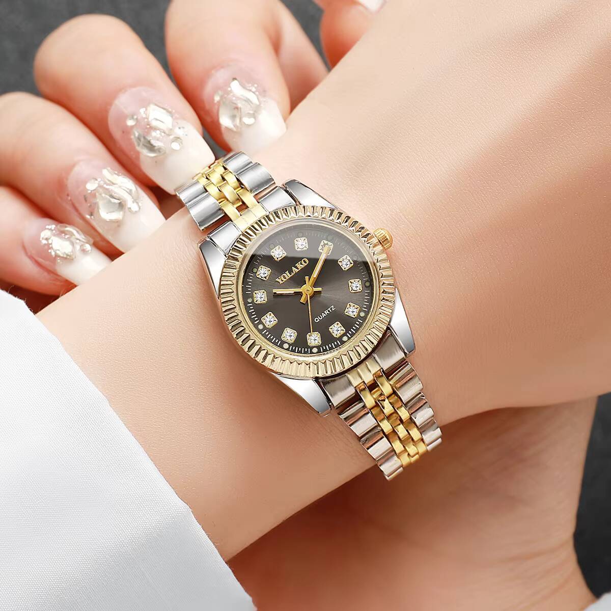 แฟชั่นไรน์สโตนผู้หญิงนาฬิกาควอ - Luxury Watch Organizer บทวิจารณ์และราคา