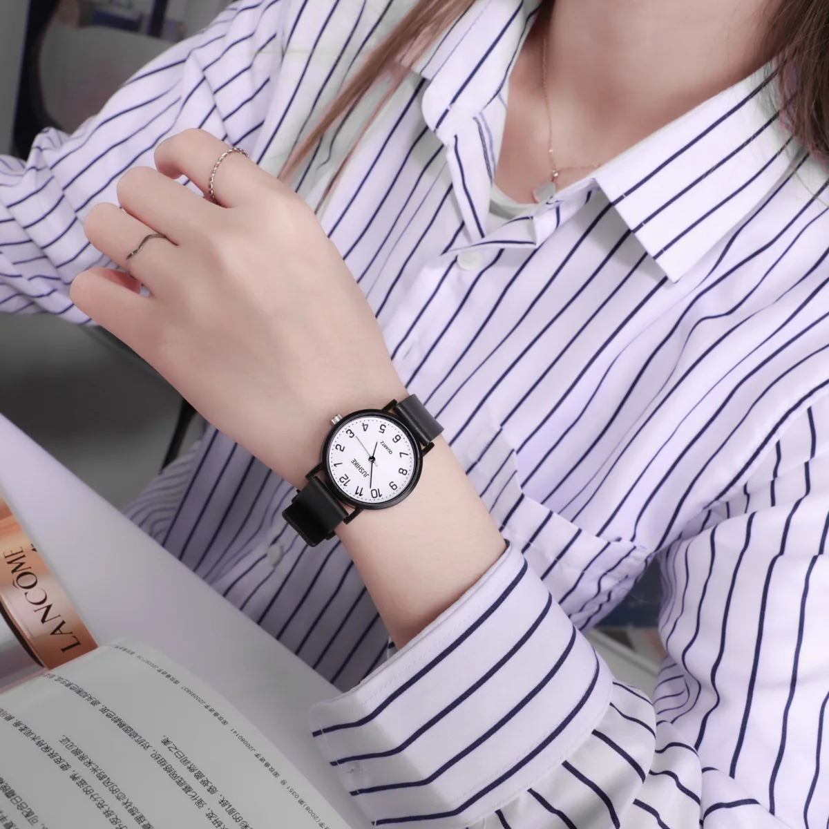 Simple สีดํานาฬิกานาฬิกาควอตซ์ - Luxury Watch Girl บทวิจารณ์และราคา