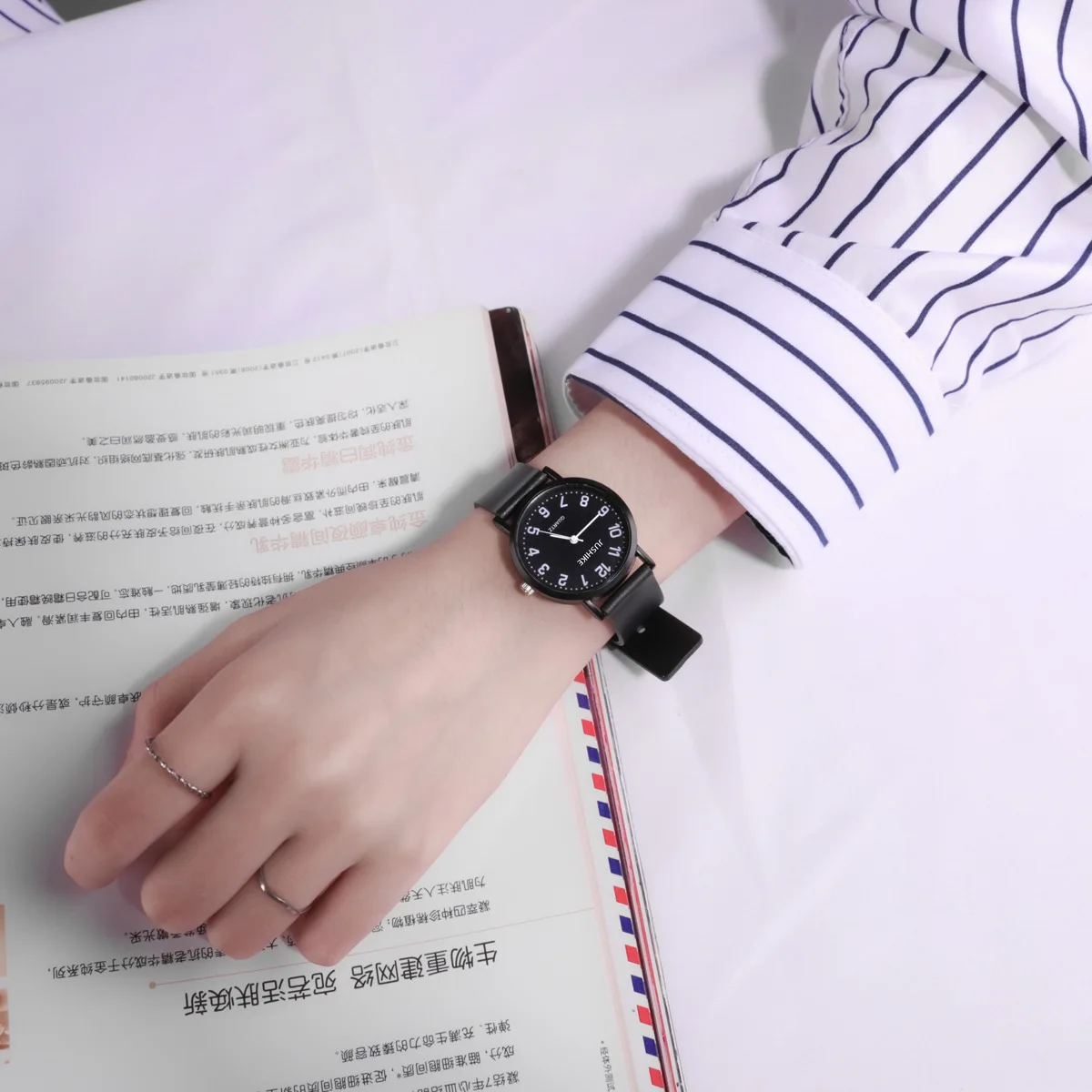 Simple สีดํานาฬิกานาฬิกาควอตซ์ - Luxury Watch Girl บทวิจารณ์และราคา