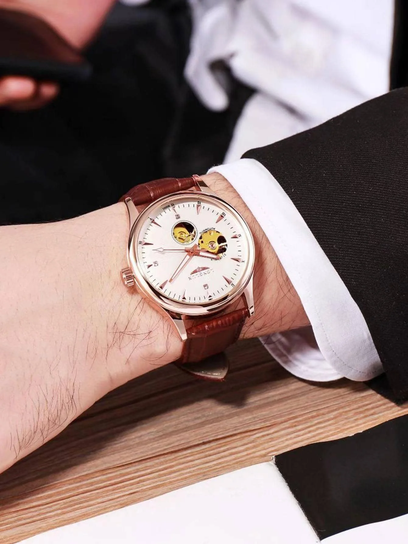 นาฬิกาอัตโนมัติ LONGLUX ดีไซน์ - Seiko Watch 5 Sports บทวิจารณ์และราคา