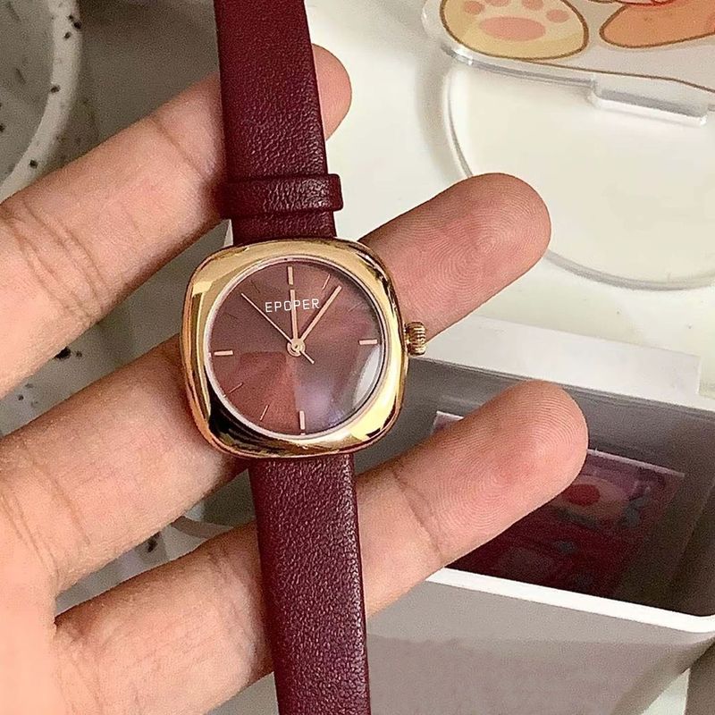 นาฬิกาข้อมือควอตซ์สีเบอร์กันดี - Luxury Watch Level บทวิจารณ์และราคา