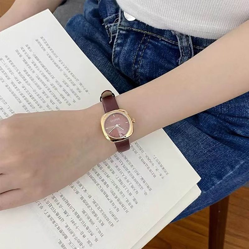 นาฬิกาข้อมือควอตซ์สีเบอร์กันดี - Luxury Watch Level บทวิจารณ์และราคา